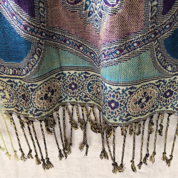 Unbranded beautiful rayon scarf with fringe multi colored paisley size 21” x 78” - Picture 3 of 7